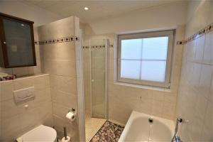 Ένα μπάνιο στο Bernstein-Chalet unten +13 φωτογραφίες