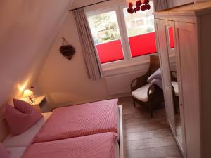 Ένα ή περισσότερα κρεβάτια σε δωμάτιο στο Kranichnest