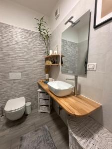 a bathroom with a sink and a toilet at MXP-Milano-Torino Loft in Inveruno