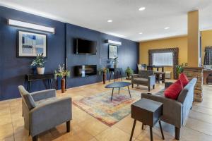 Телевізор і / або розважальний центр в SureStay Plus Hotel by Best Western Keyser