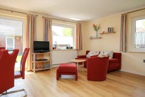 TV a/nebo společenská místnost v ubytování Urlauberdorf Haus 60c