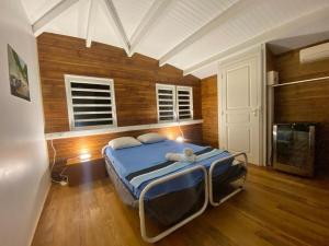 En eller flere senge i et værelse på La vue sur la baie