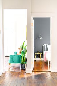 Φωτογραφία από το άλμπουμ του Jungle House Chillicothe Sleeps 12 Downtown Ohio Free Parking - Walk to Historic District - 3BR Luxury Home - Pet Friendly - King Beds - Over 5,800 Five Star Stays σε Chillicothe