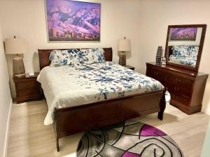 Postel nebo postele na pokoji v ubytování Luxury Central City Escape