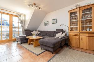 Posezení v ubytování Ferienpark Freesenbruch Wohnung 3 4 - Zum Zeesenboot