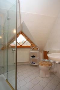 Et badeværelse på Ferienpark Freesenbruch Wohnung 13a - Austernfischer