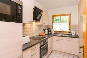 Kuchyň nebo kuchyňský kout v ubytování Ferienpark Freesenbruch Wohnung 1 3 - Störtebeker
