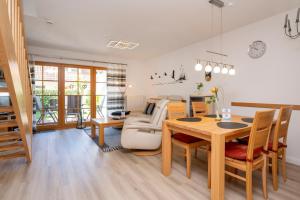 Posezení v ubytování Ferienpark Freesenbruch Reihenhaus 5a - Eichhörnchen