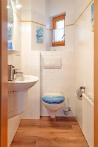 Koupelna v ubytování Ferienpark Freesenbruch Reihenhaus 6 - Delfin