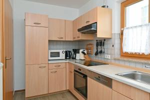 Kuchyň nebo kuchyňský kout v ubytování Ferienpark Freesenbruch Reihenhaus 5c - Hummer