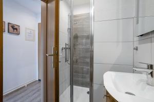 Et badeværelse på TRA7 "Residenz Windrose" - App Reichelt + 13 billeder