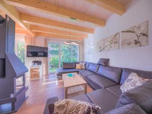 a living room with a couch and a table at XXL Familienferienhaus in Granzow
