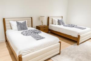 Ένα ή περισσότερα κρεβάτια σε δωμάτιο στο 3 BR Soul Beach Mamsha Sadiyaat +20 φωτογραφίες