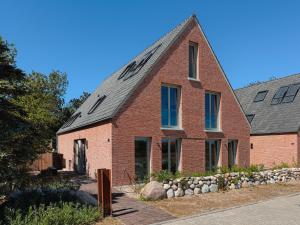 a red brick building with a gambrel roof at Strandhaus Südwesthörn in Norderney