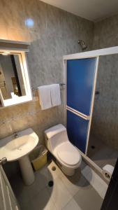 Ένα μπάνιο στο Hotel Playa Parguito