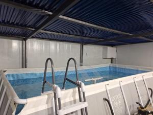 Πισίνα στο ή κοντά στο צימר ליד הים