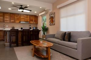 Fotografie z fotogalerie ubytování Jacó Cozy 1BR Pool AC Secure Near Beach v destinaci Jacó