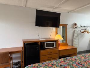 Η κουζίνα ή μικρή κουζίνα στο Key West Inn - Chatsworth