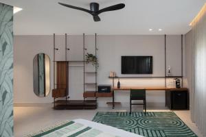 Μια τηλεόραση ή/και κέντρο ψυχαγωγίας στο Metro Hotel Herzliya