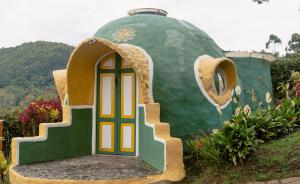 Tòa nhà nơi khu cắm trại tọa lạc