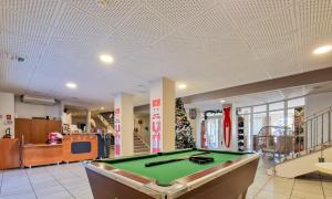 a room with a pool table in a store at La Maisonnette du Soleil in Gallargues-Le-Montueux