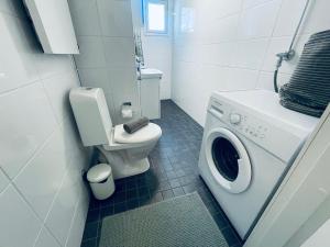 Ванна кімната в Modern two-room flat near metro