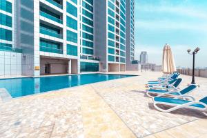 Πισίνα στο ή κοντά στο Luxury Sea View Apartment Pool & Gym&jacuzzi