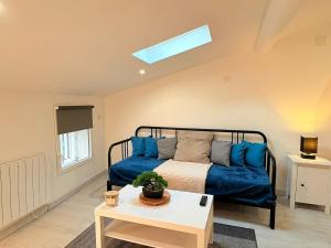 Postel nebo postele na pokoji v ubytování L'Écrin Signature, Studio élégant en centre-ville