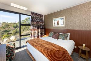 Ένα ή περισσότερα κρεβάτια σε δωμάτιο στο Tirohanga Nui
