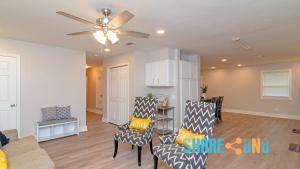 Χώρος καθιστικού στο Chic & Spacious 3BR2BA Home in Pecan Lake