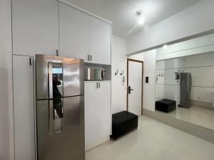 Η κουζίνα ή μικρή κουζίνα στο VR requinte total ar e garagem