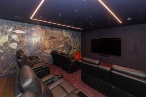 Μια τηλεόραση ή/και κέντρο ψυχαγωγίας στο Tirohanga Nui +9 φωτογραφίες