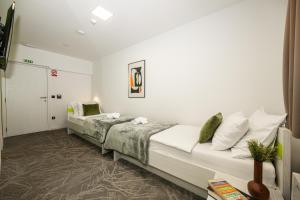 Khu vực ghế ngồi tại Rooms 136