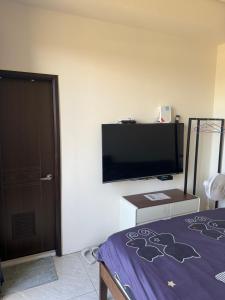 Μια τηλεόραση ή/και κέντρο ψυχαγωγίας στο 日曜居