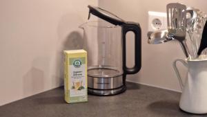 a blender sitting on a counter next to a container at Cozy Schwarzwaldnest für 2! in Schönwald