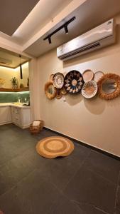 a kitchen with plates on the wall and a sink at درة العروس - فن بيتش in Durat Alarous +10 photos