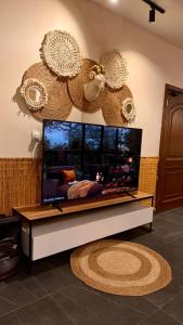 Μια τηλεόραση ή/και κέντρο ψυχαγωγίας στο درة العروس فن بيتش +10 φωτογραφίες