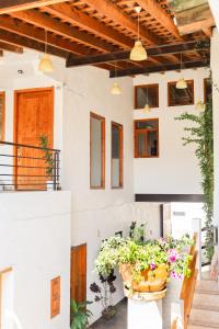 Un balcón o terraza en Hotel bugambilias 60 fotos más