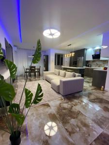 Posezení v ubytování Квартира премиум класса у побережья 80кв