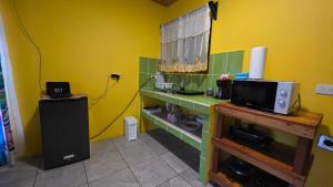 Η κουζίνα ή μικρή κουζίνα στο Rústicas Dani & Fam