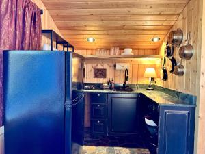 Η κουζίνα ή μικρή κουζίνα στο Riverside Loft Suite home