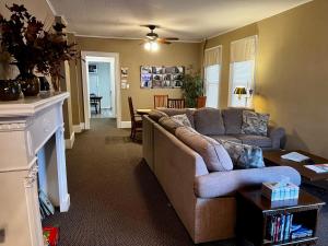 a living room with a couch and a table at Great Gorge Guesthouse - Walk to the Falls, the Casino and all Downtown Restaurants - Across from the Aquarium in Niagara Falls