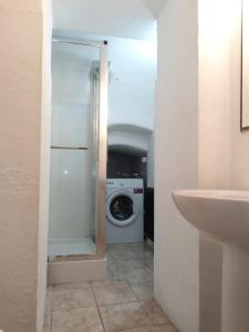 a laundry room with a washing machine and a sink at Maison 29 in Braşov