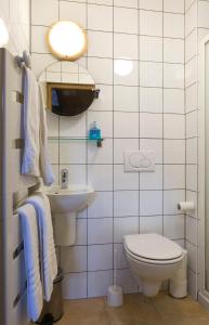 Koupelna v ubytování Chalet Credence Morzine Outdoor Hot Tub Sleeps 19 + 48 fotografií