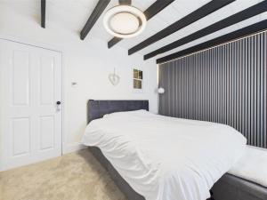 Postel nebo postele na pokoji v ubytování Aisling House