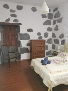 Postel nebo postele na pokoji v ubytování Casa Gloria, encanto canario entre montaña y mar