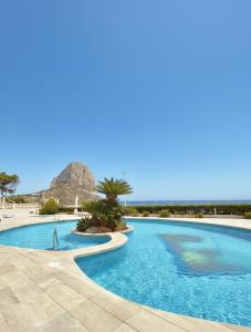 a swimming pool with a view of the ocean at Casa Estío - Renovated 1st line sea view apartment, pool access, AC - Calpe Costa Blanca in Ifach