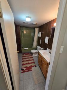 Koupelna v ubytování Chisos Mining Company Motel + 110 fotografií