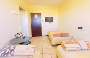 TV a/nebo společenská místnost v ubytování Hôtel Jodesa