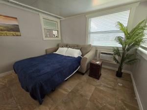 Postel nebo postele na pokoji v ubytování Stunning Withlacoochee Riverside Cabin 5BR 4BA Sleeps 16